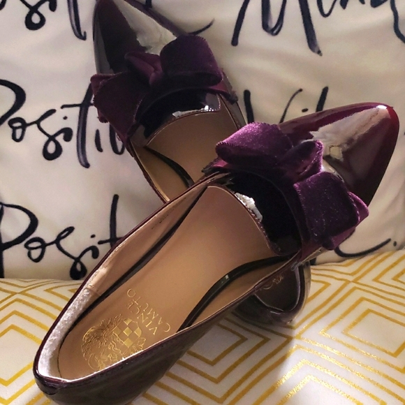 Vince Camuto* Burgundy color* Loafers size 6. - Picture 3 of 6